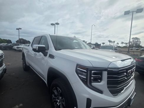 Used 2025 GMC Sierra 1500 SLT RWD image 2