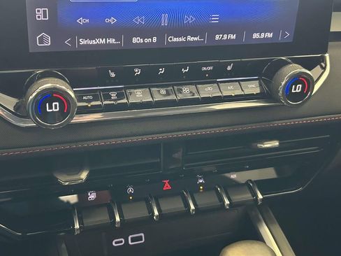 Used 2025 Chevrolet Colorado Z71 AWD/4WD image 25
