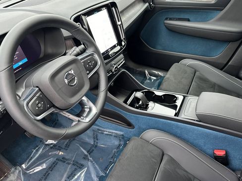Certified 2023 Volvo XC40 Recharge Ultimate image 14