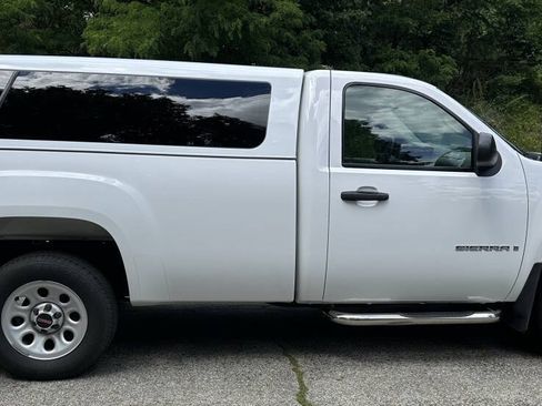 Used 2007 GMC Sierra 1500 W/T w/ Work Truck Preferred Package AWD/4WD image 4