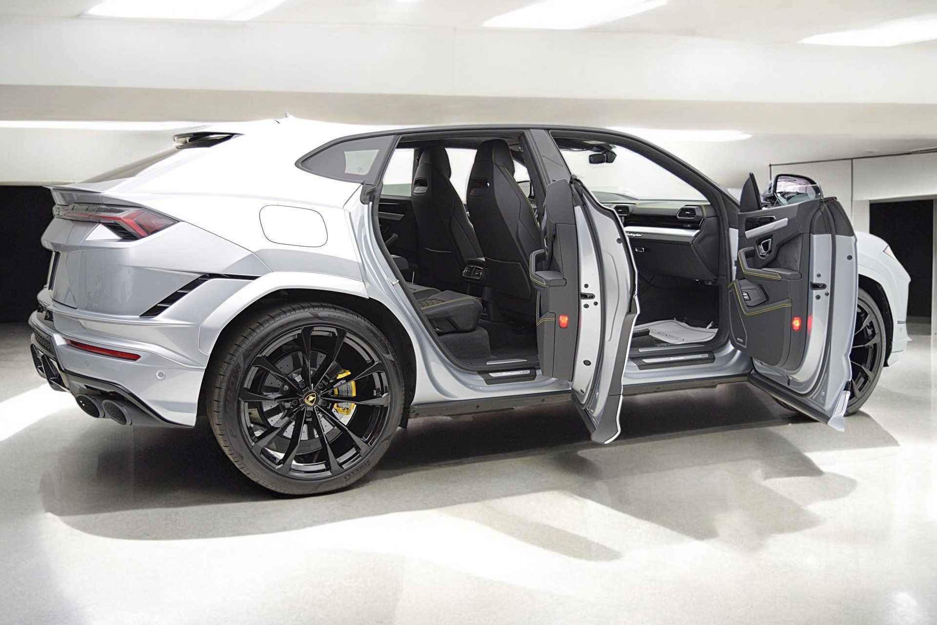Used 2023 Lamborghini Urus S AWD/4WD image 10