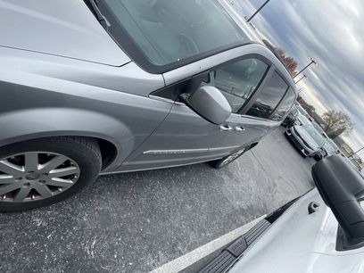 Used 2016 Chrysler Town & Country Touring w/ Driver Convenience Group