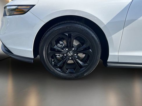 Used 2025 Honda Accord SE image 10