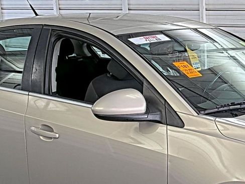 Used 2012 Chevrolet Cruze LT FWD image 17