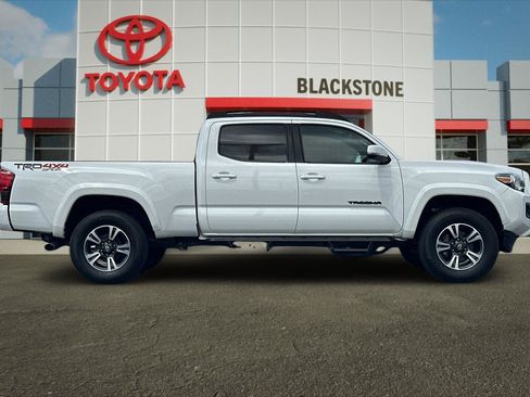 Certified 2019 Toyota Tacoma TRD Sport w/ Technology Package AWD/4WD image 2