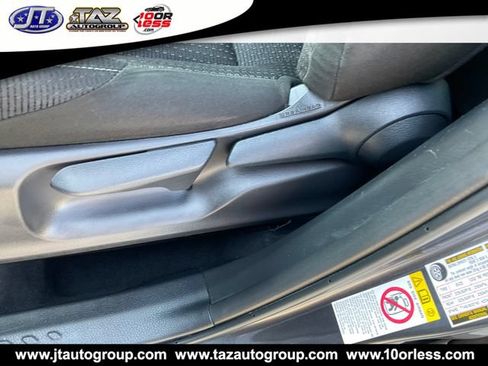 Used 2018 Toyota C-HR XLE FWD image 12