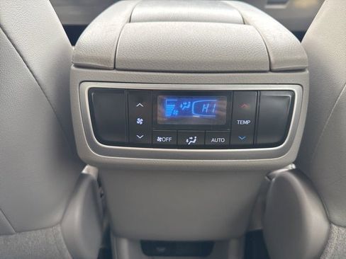 Used 2017 Toyota Highlander XLE image 21