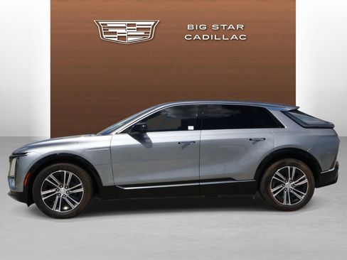 Used 2025 Cadillac Lyriq Luxury w/ LPO, Floor Liner Package image 2