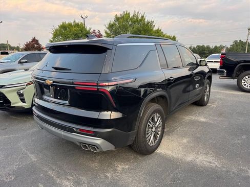 Used 2026 Chevrolet Traverse LT w/ Driver Confidence Package FWD image 6