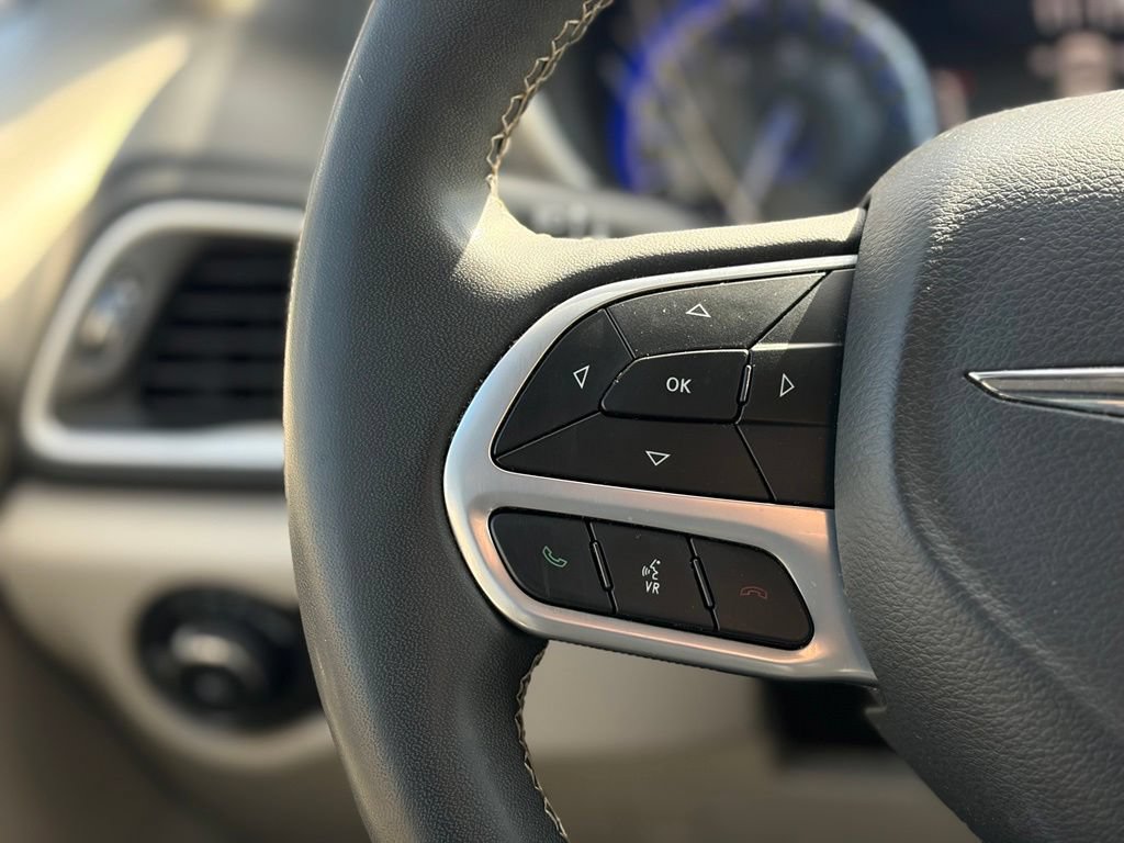 Certified 2023 Chrysler Pacifica Touring-L FWD image 25