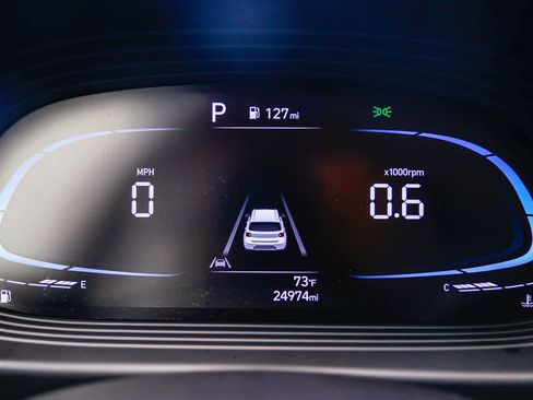 Used 2023 Hyundai Venue Limited image 23