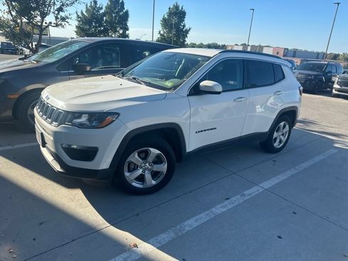 Used 2021 Jeep Compass Latitude AWD/4WD image 3