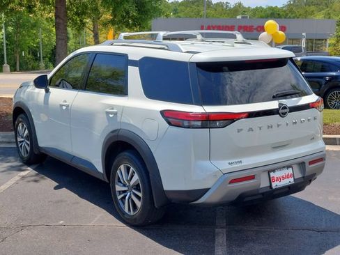 Used 2023 Nissan Pathfinder SL FWD image 15