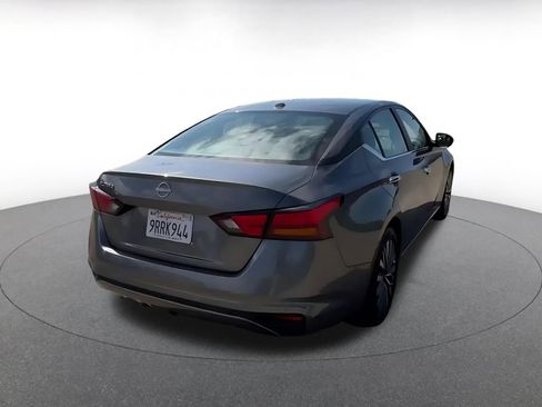Used 2025 Nissan Altima 2.5 SV FWD image 15