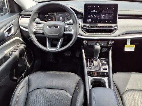 Used 2022 Jeep Compass Latitude image 2