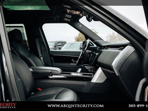 Used 2025 Land Rover Range Rover Long Wheelbase SE AWD/4WD image 46