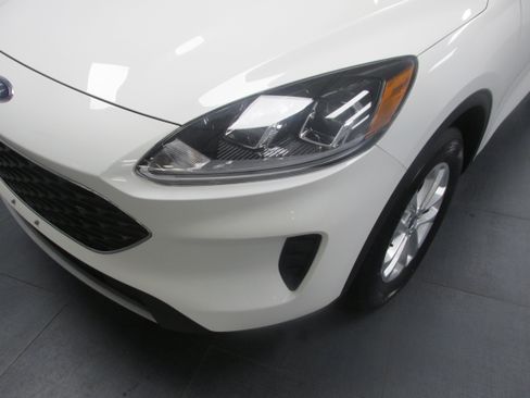 Used 2022 Ford Escape SE w/ Cold Weather Package AWD/4WD image 9