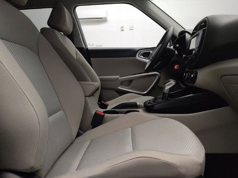 Used 2025 Kia Soul LX FWD image 21