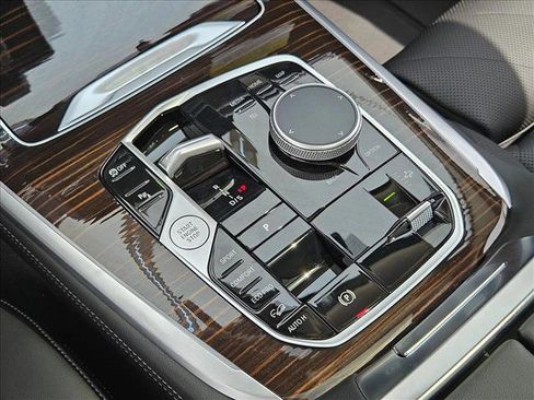 Used 2026 BMW X7 xDrive40i w/ Premium Package image 11