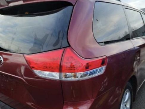 Used 2012 Toyota Sienna LE w/ Towing Pkg image 9