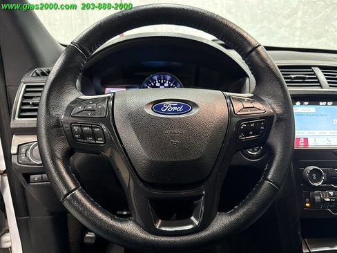 Used 2018 Ford Explorer XLT w/ Equipment Group 201A image 4