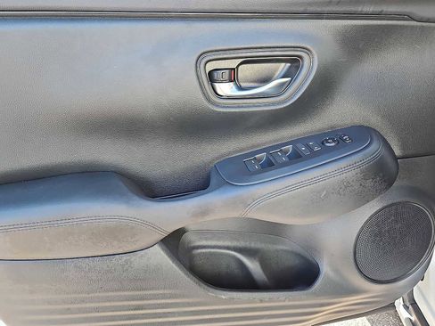 Used 2025 Honda HR-V LX image 23