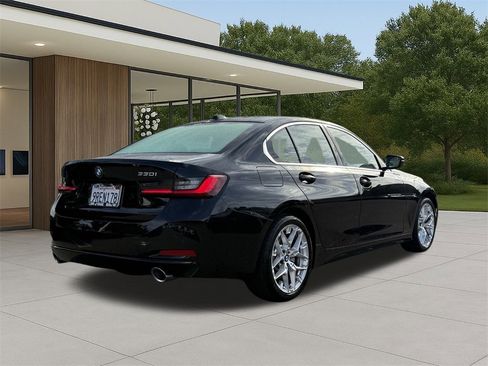 Used 2025 BMW 330i Sedan w/ Premium Package image 8