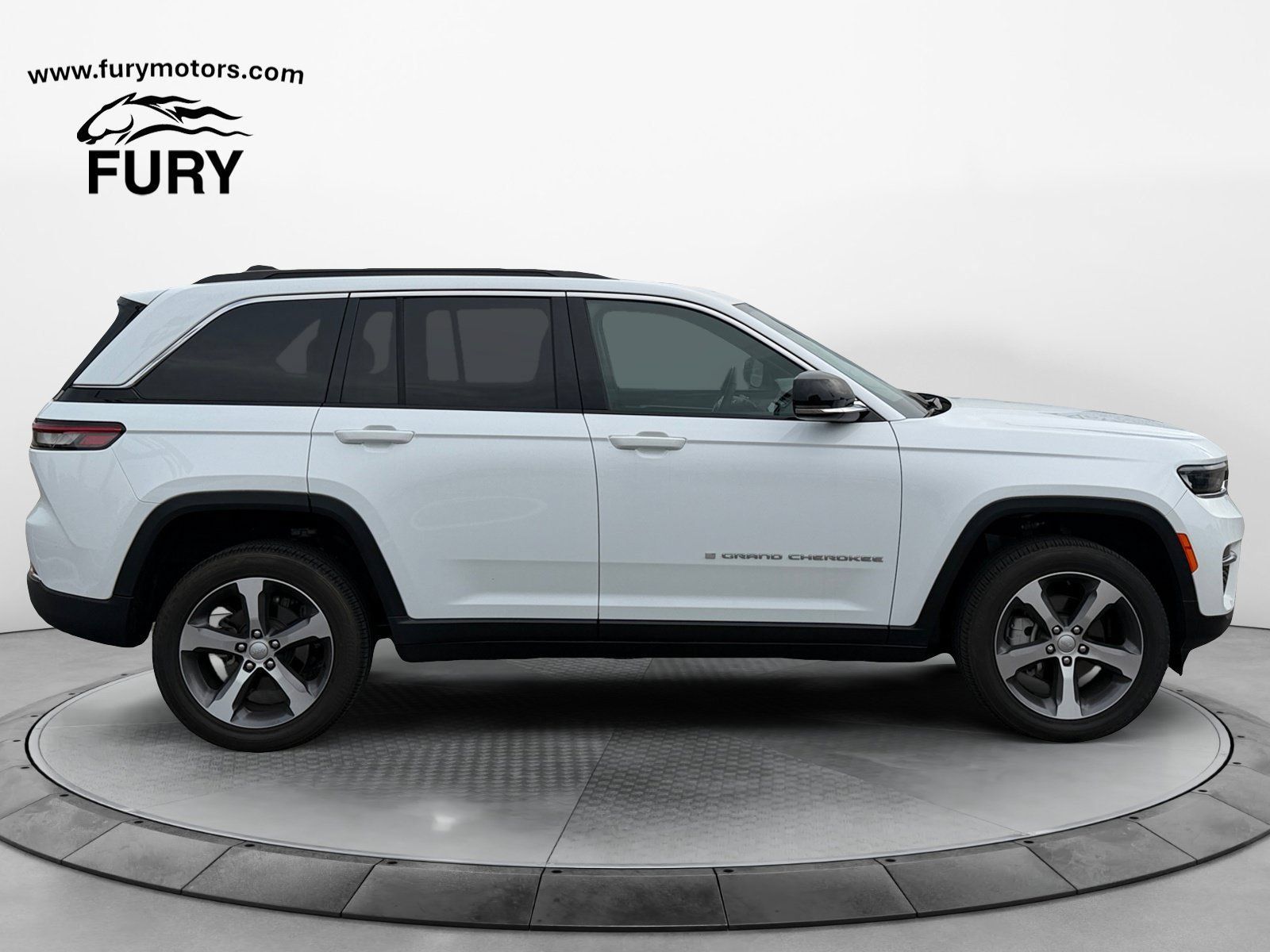 Used 2024 Jeep Grand Cherokee Limited AWD/4WD image 3