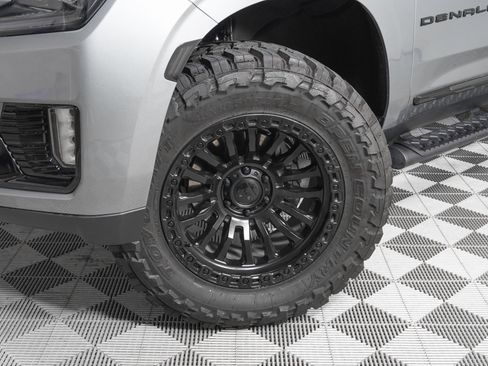 Used 2023 GMC Yukon Denali image 33