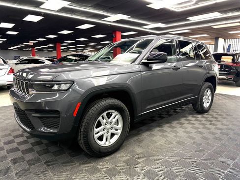 Used 2022 Jeep Grand Cherokee Laredo w/ Luxury Tech Group I RWD image 8