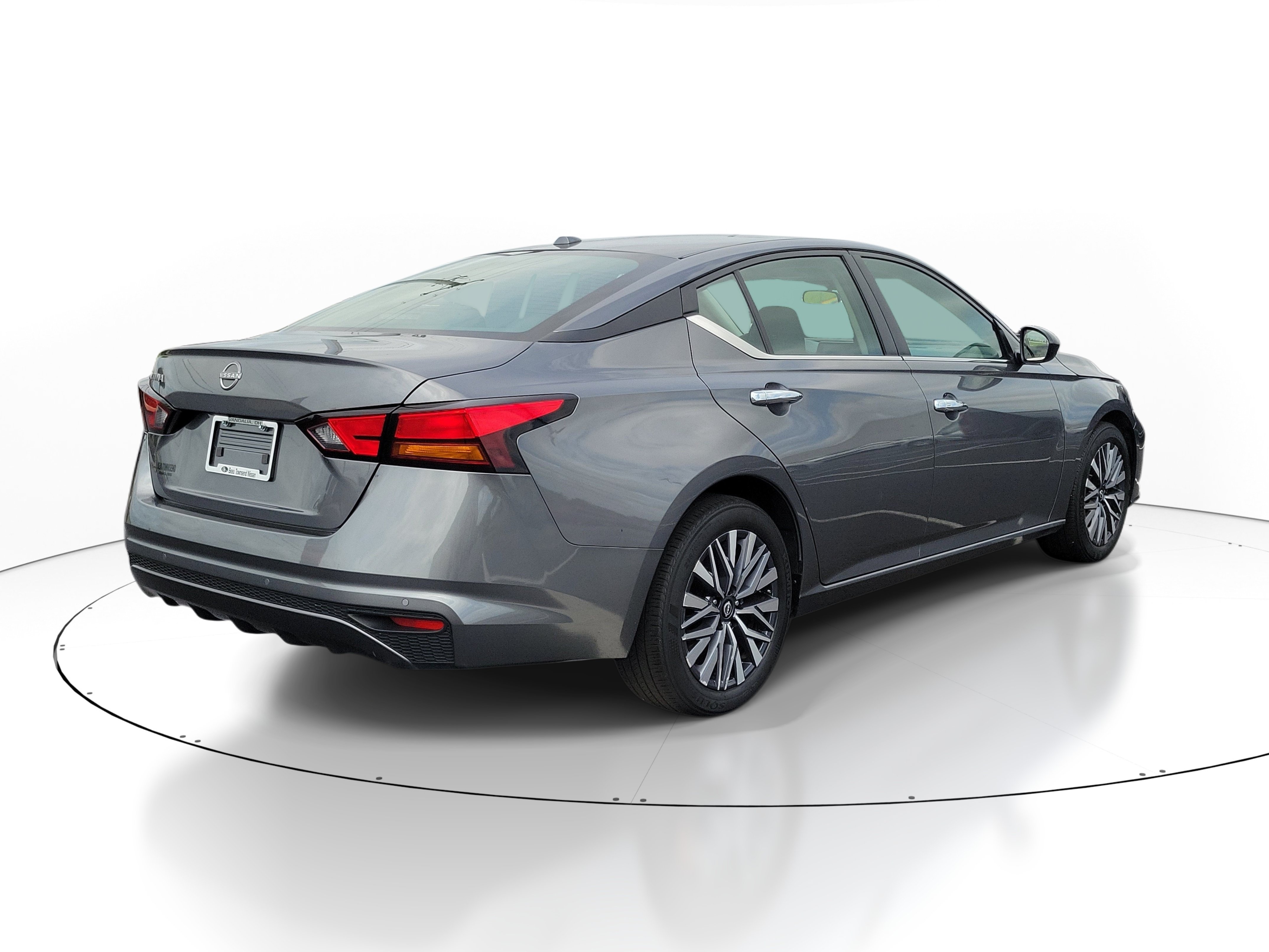 Used 2025 Nissan Altima 2.5 SV FWD image 4