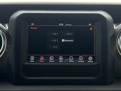 Used 2018 Jeep Wrangler Unlimited Sahara image 37