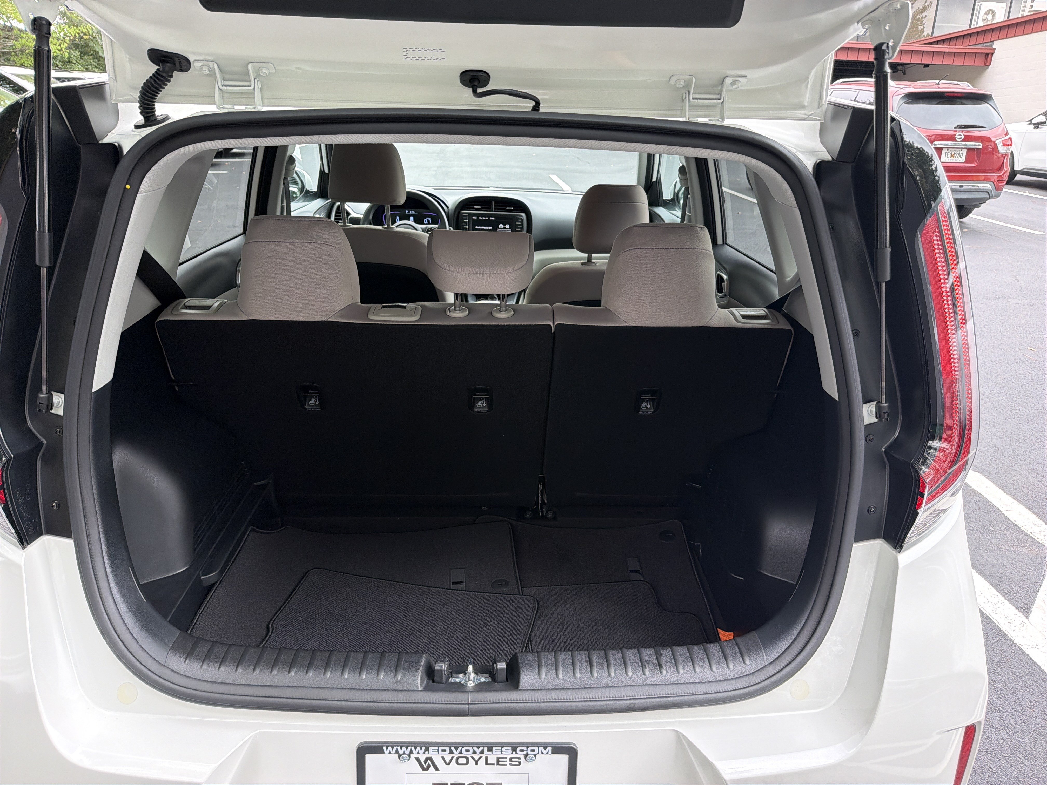 Used 2025 Kia Soul LX FWD image 18