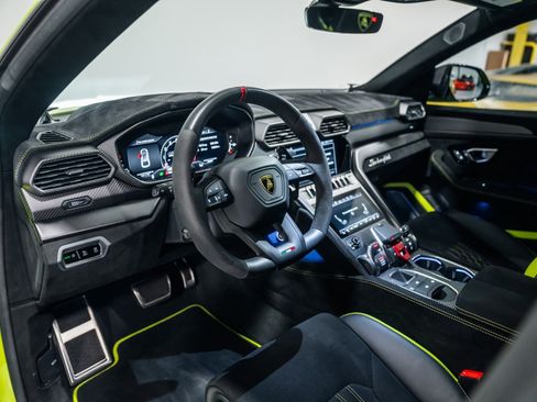 Used 2024 Lamborghini Urus Performante AWD/4WD image 10