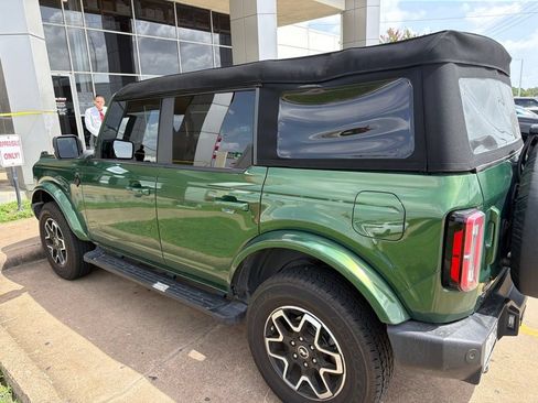 Used 2024 Ford Bronco Outer Banks AWD/4WD image 3