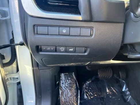 Used 2024 Nissan Rogue SL FWD image 27