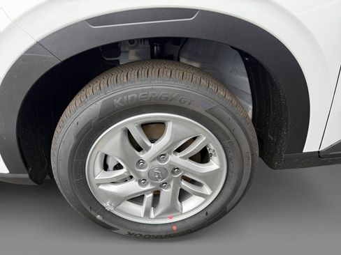 New 2026 Hyundai Venue SE image 9