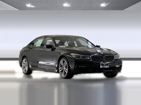 Used 2017 BMW 750i RWD image 7