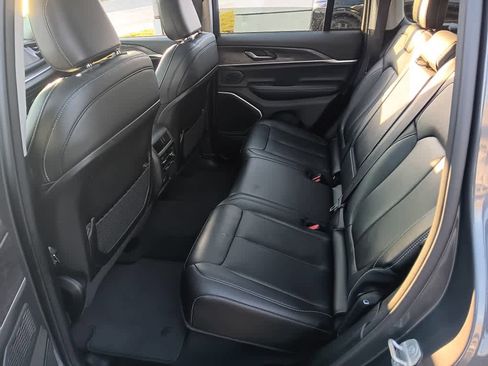 Used 2023 Jeep Grand Cherokee image 20