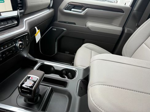 New 2026 GMC Sierra 1500 SLT w/ SLT Premium Package image 33