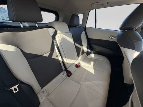 Used 2022 Toyota Corolla Cross XLE w/ Convenience Package FWD image 29