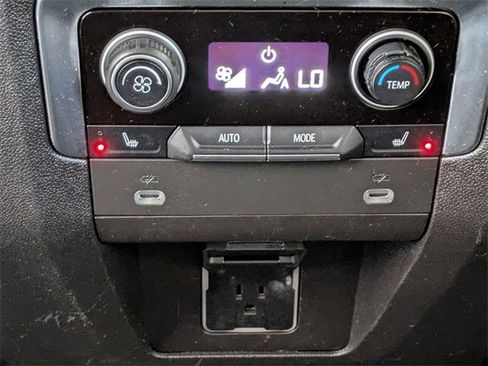 Used 2021 Chevrolet Suburban Premier w/ Premium Package image 17