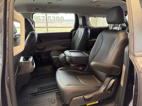 New 2026 Kia Carnival EX image 14