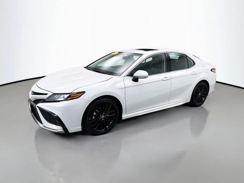 Used 2024 Toyota Camry XSE image 3