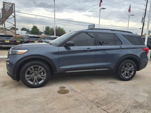 Used 2021 Ford Explorer XLT w/ Equipment Group 202A image 3