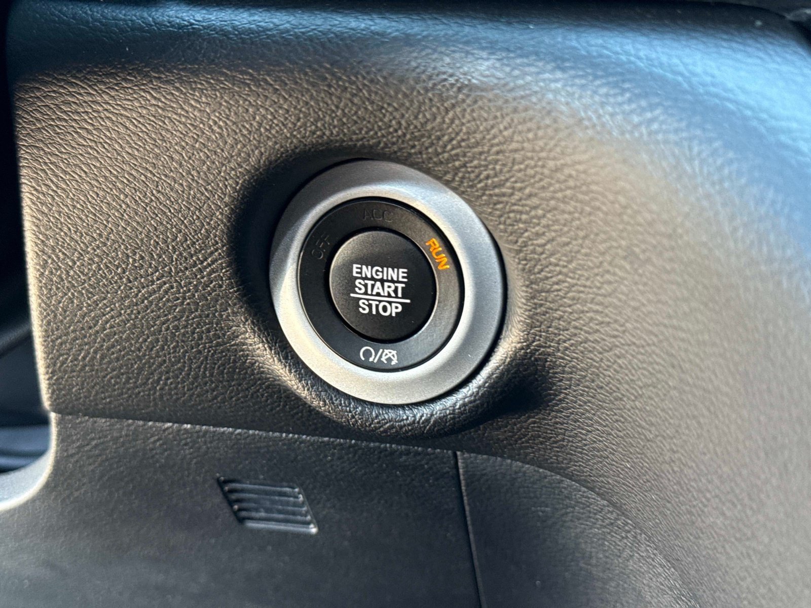 Used 2025 Chrysler Pacifica Select FWD image 27