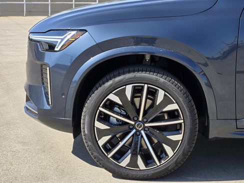 New 2026 Volvo XC90 B6 Plus w/ Protection Package Premier image 11