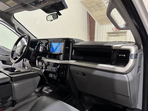 Used 2024 Ford F250 XL AWD/4WD image 11
