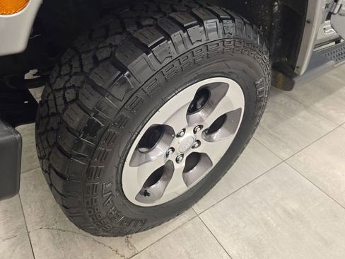 Used 2018 Jeep Wrangler Unlimited Sahara w/ Connectivity Group AWD/4WD image 33