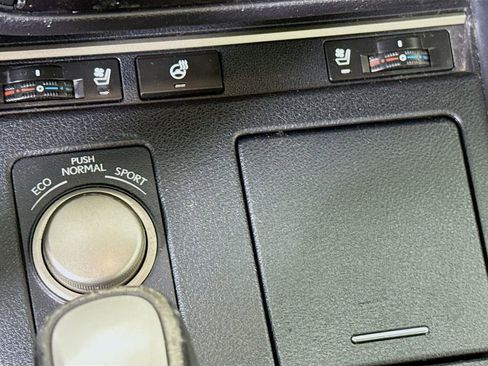 Used 2016 Lexus ES 350 w/ Navigation System Package image 12